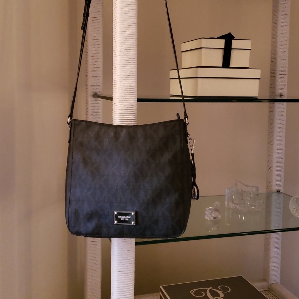Michael Kors Jet Set Large Travel Crossbody